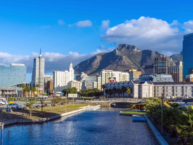 https://tourwithlocals.ae/wp-content/uploads/2018/08/post_capetown_02-640x480.jpg